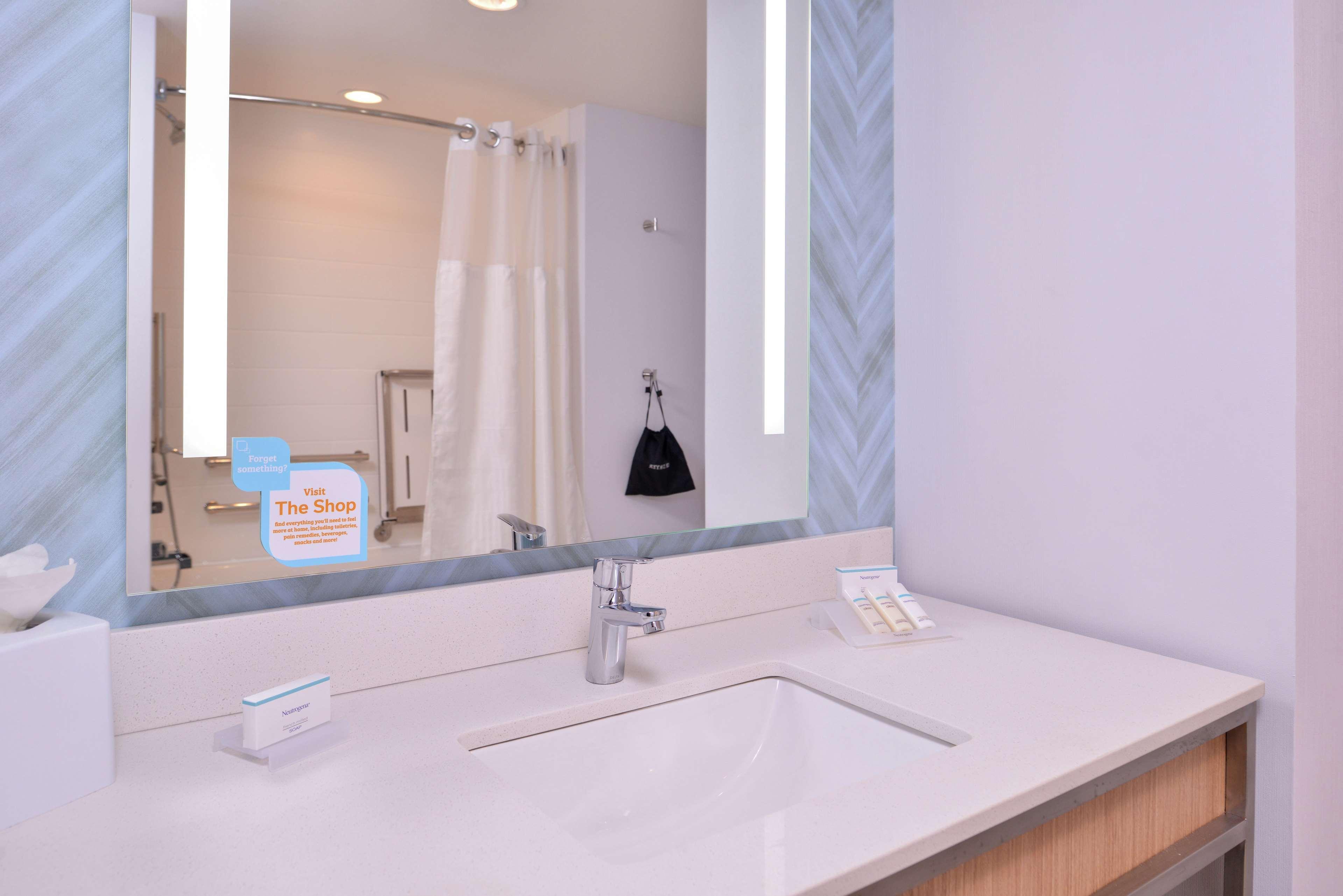Hilton Garden Inn Kansas City Airport Mo Bagian luar foto